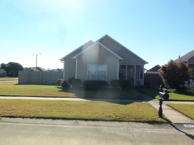 901 N LAKESIDE DRIVE, West Memphis, AR 72301