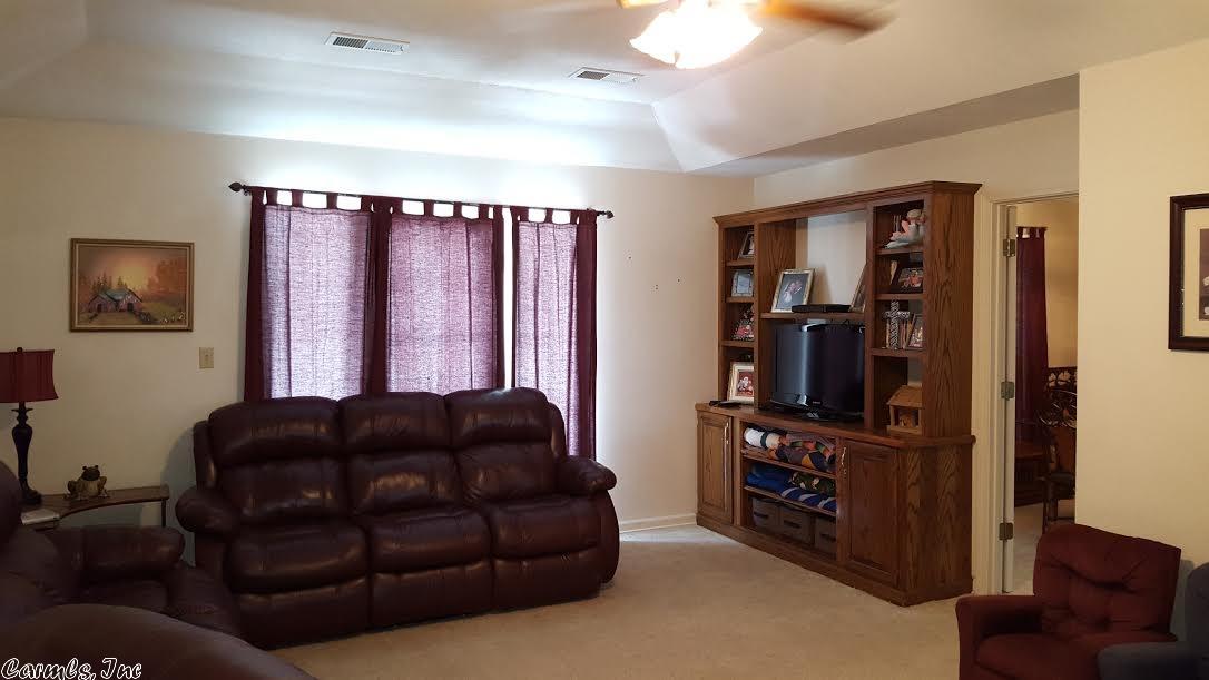 614 E Gum Street, Hickory Ridge, AR 72347