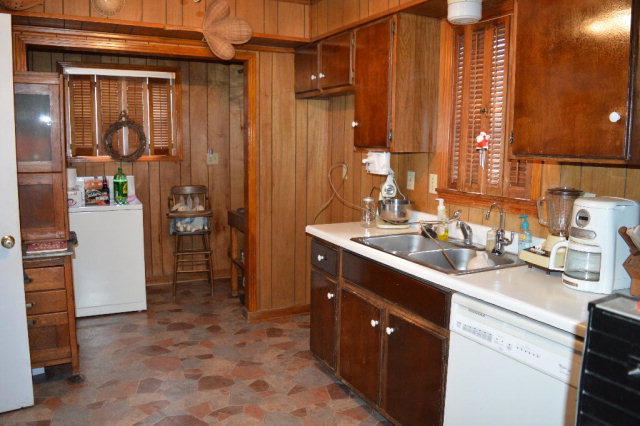 822 N ROSELAWN DRIVE, West Memphis, AR 72364