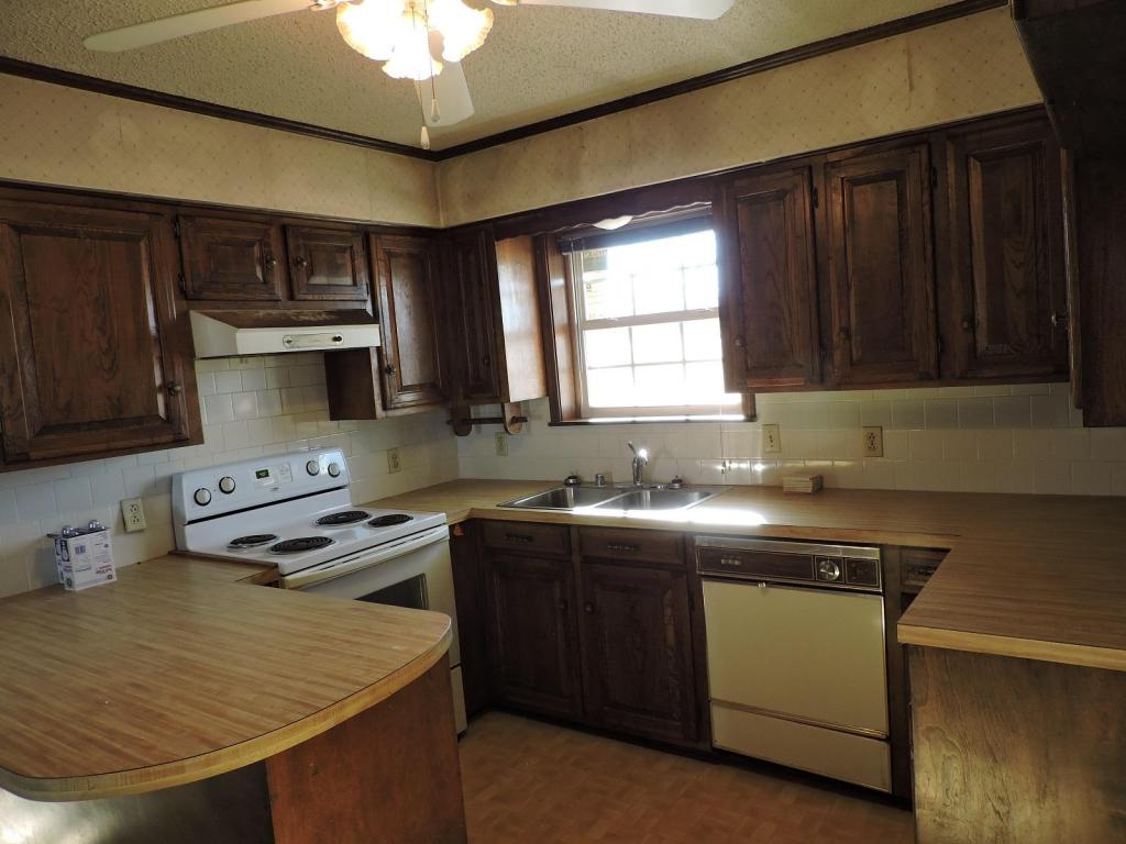220 N HARMON Road, Harrison, AR 72601
