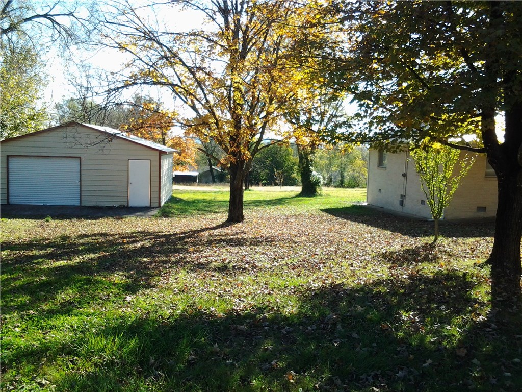 211E MOUNTAINAVE, Berryville, AR 72616