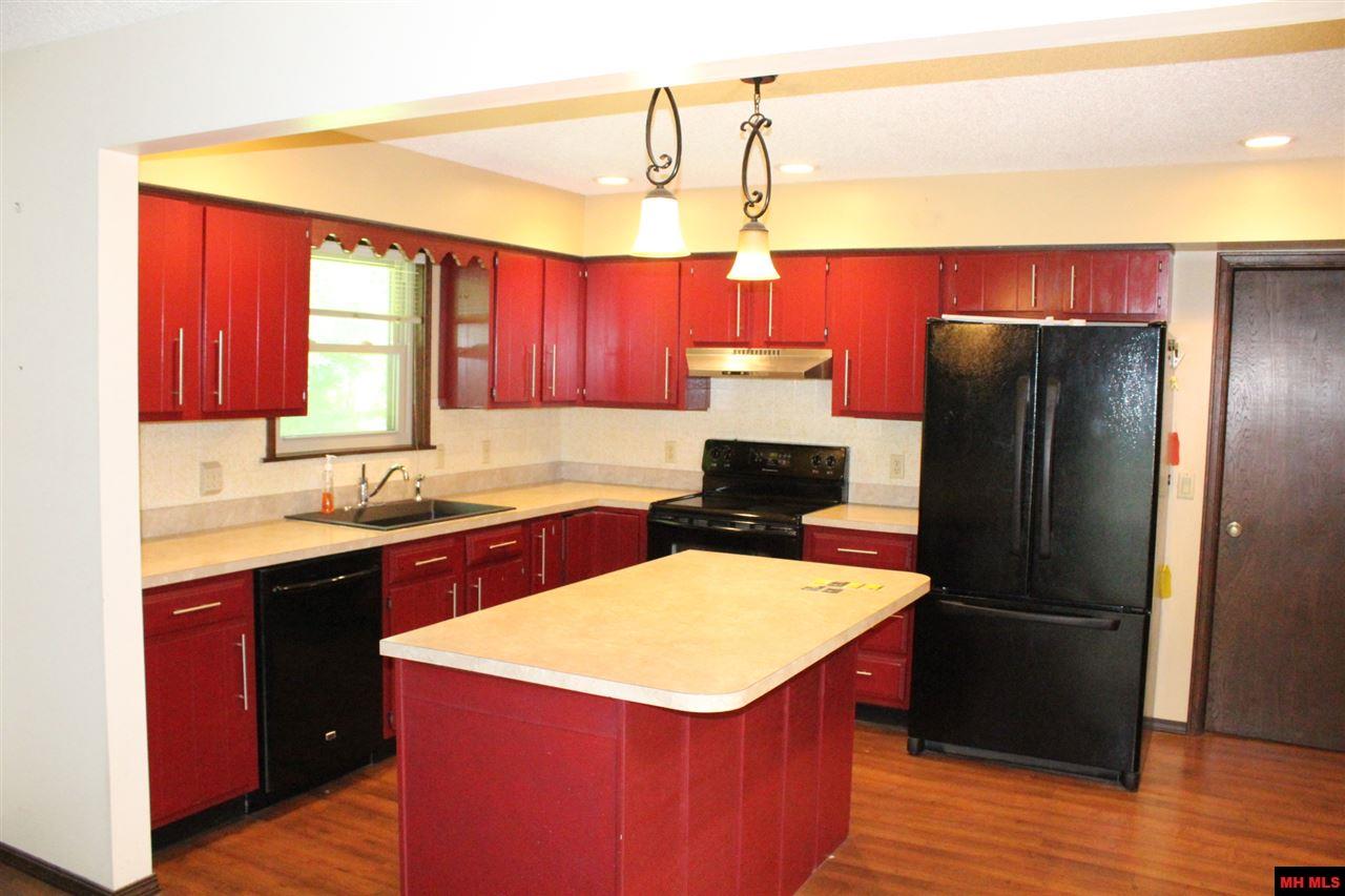 304 MCDONALD MEADOWS PARKWAY, Bull Shoals, AR 72619