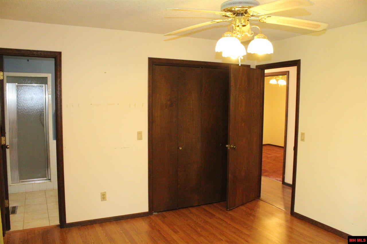 304 MCDONALD MEADOWS PARKWAY, Bull Shoals, AR 72619