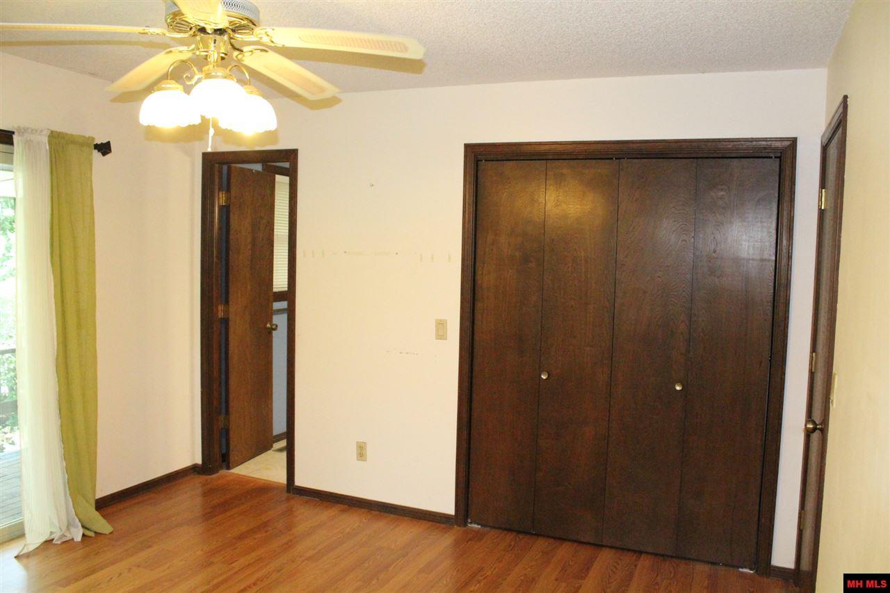 304 MCDONALD MEADOWS PARKWAY, Bull Shoals, AR 72619