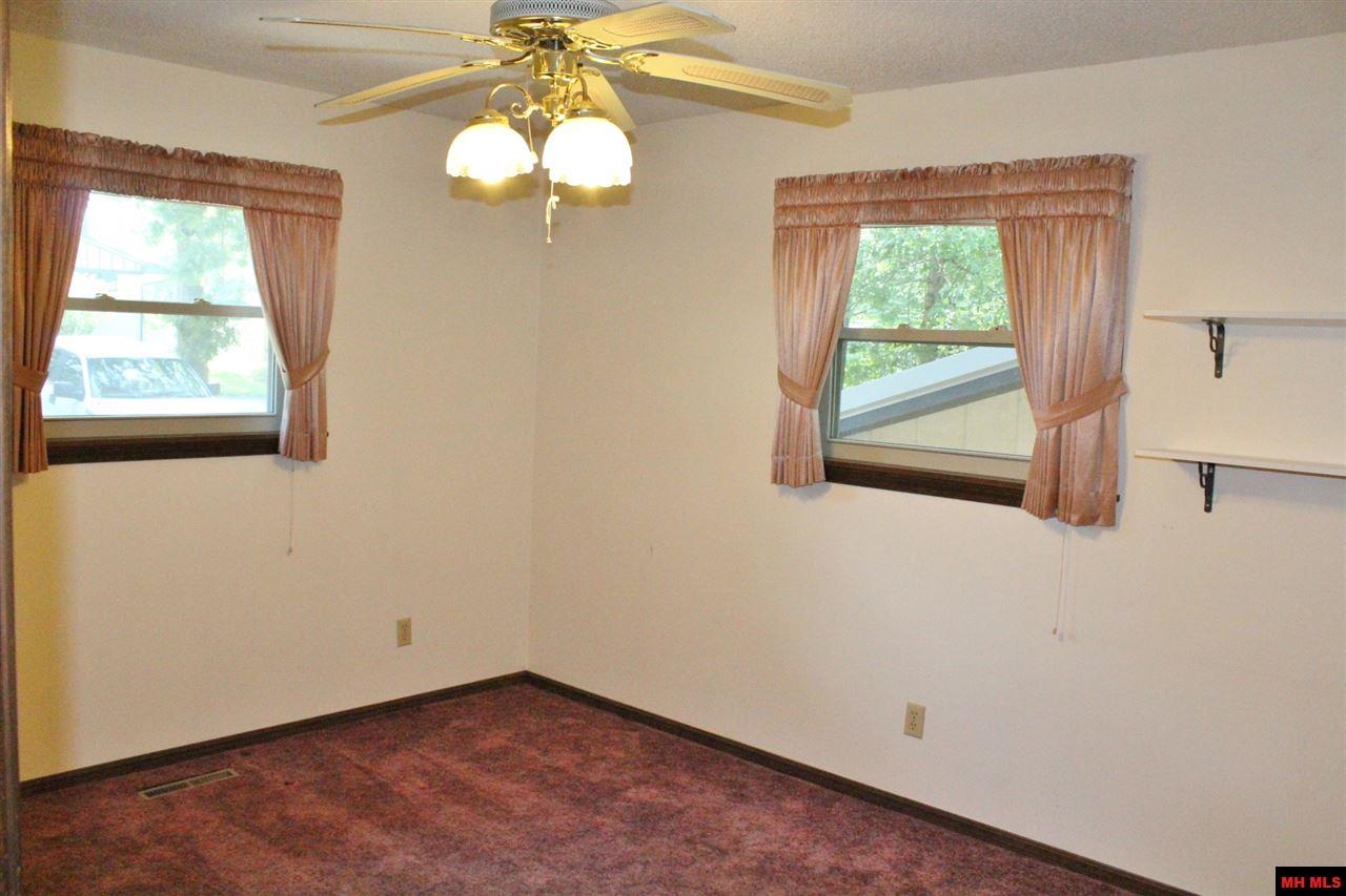 304 MCDONALD MEADOWS PARKWAY, Bull Shoals, AR 72619