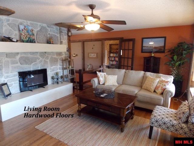 620 VALLEY AIRPORT DRIVE, Cotter, AR 72626