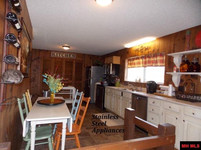 620 VALLEY AIRPORT DRIVE, Cotter, AR 72626
