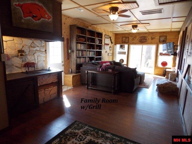 620 VALLEY AIRPORT DRIVE, Cotter, AR 72626
