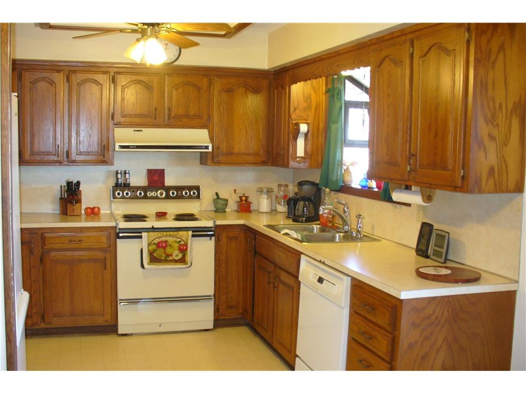 30 Burkmo Ln, Holiday Island, AR 72631