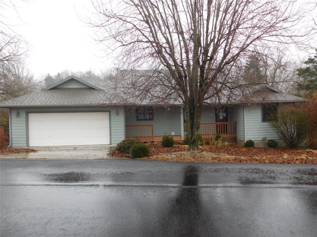 9 HorseshoeDR, Holiday Island, AR 72631