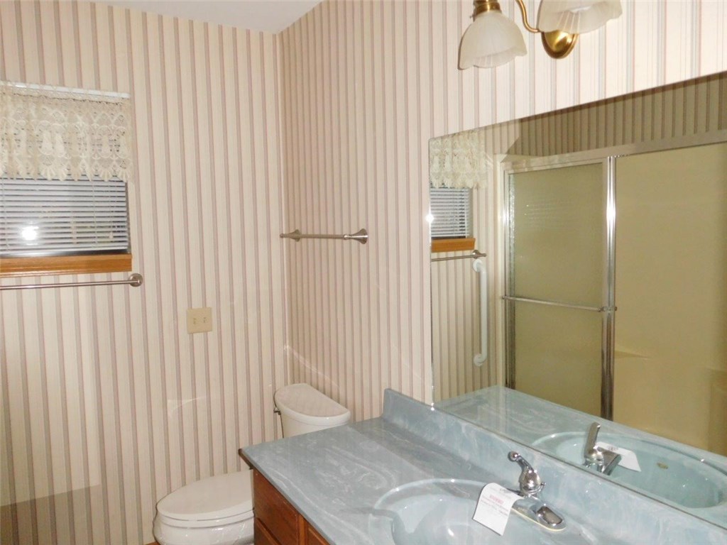 9 HorseshoeDR, Holiday Island, AR 72631