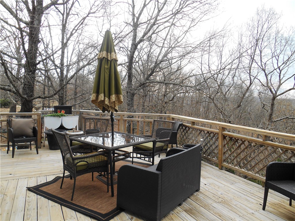 1877 Mundell Rd, Eureka Springs, AR 72631