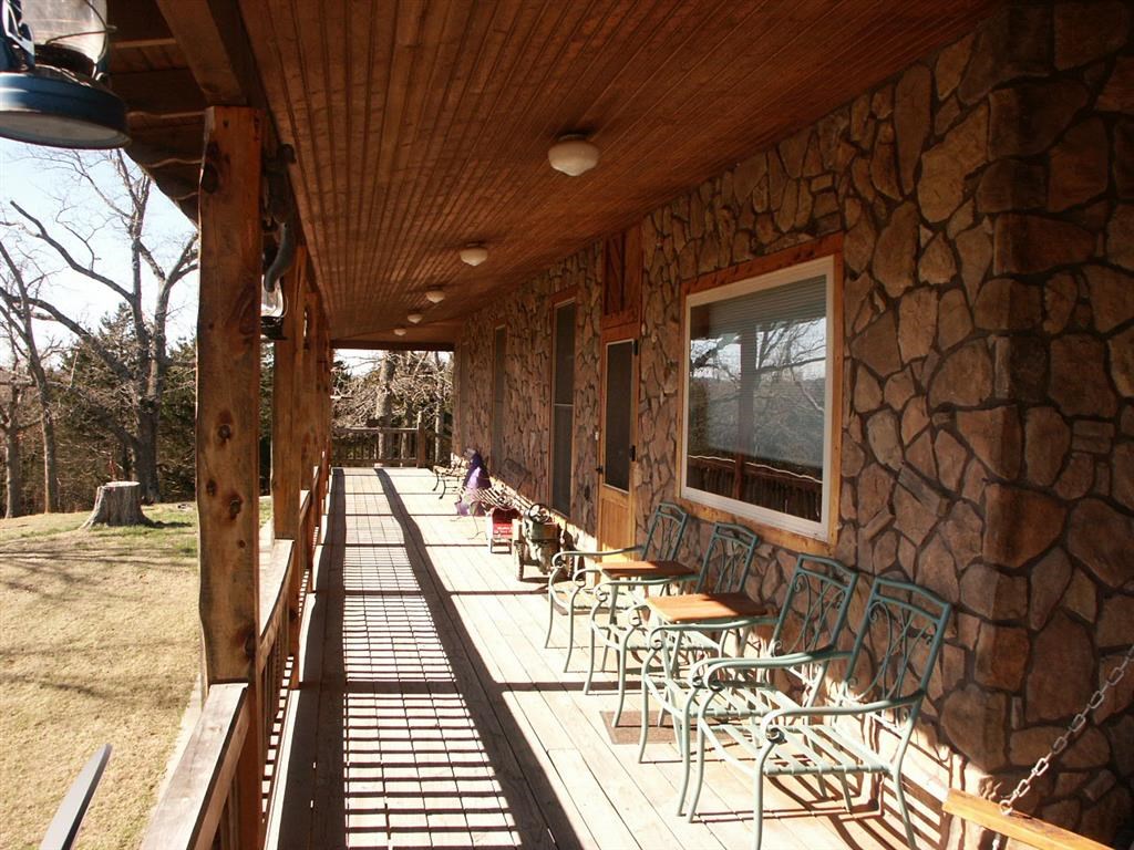 423 County Road 136, Eureka Springs, AR 72631