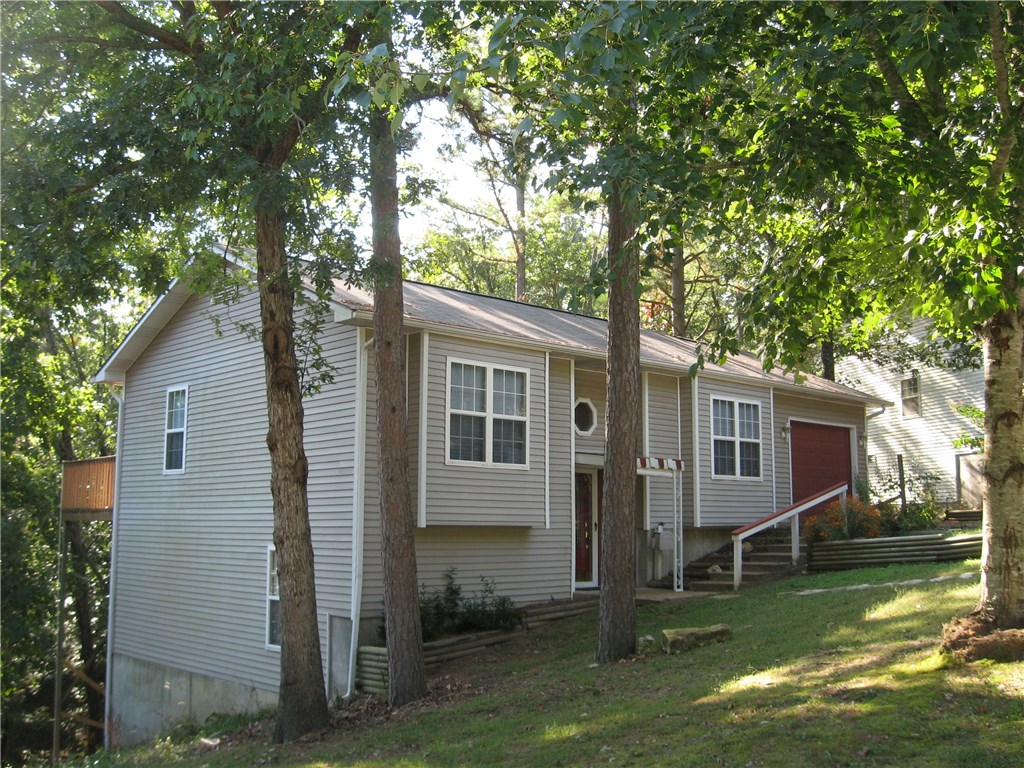109 Jay Ln, Eureka Springs, AR 72632
