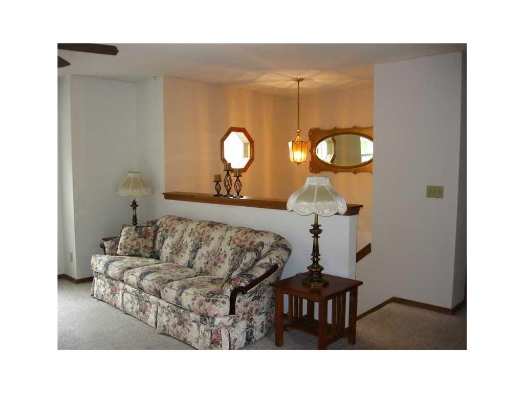 109 Jay Ln, Eureka Springs, AR 72632
