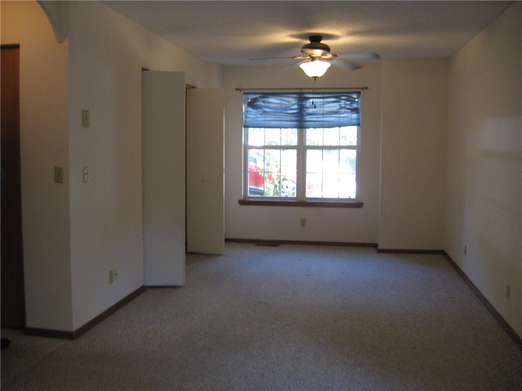 109 Jay Ln, Eureka Springs, AR 72632