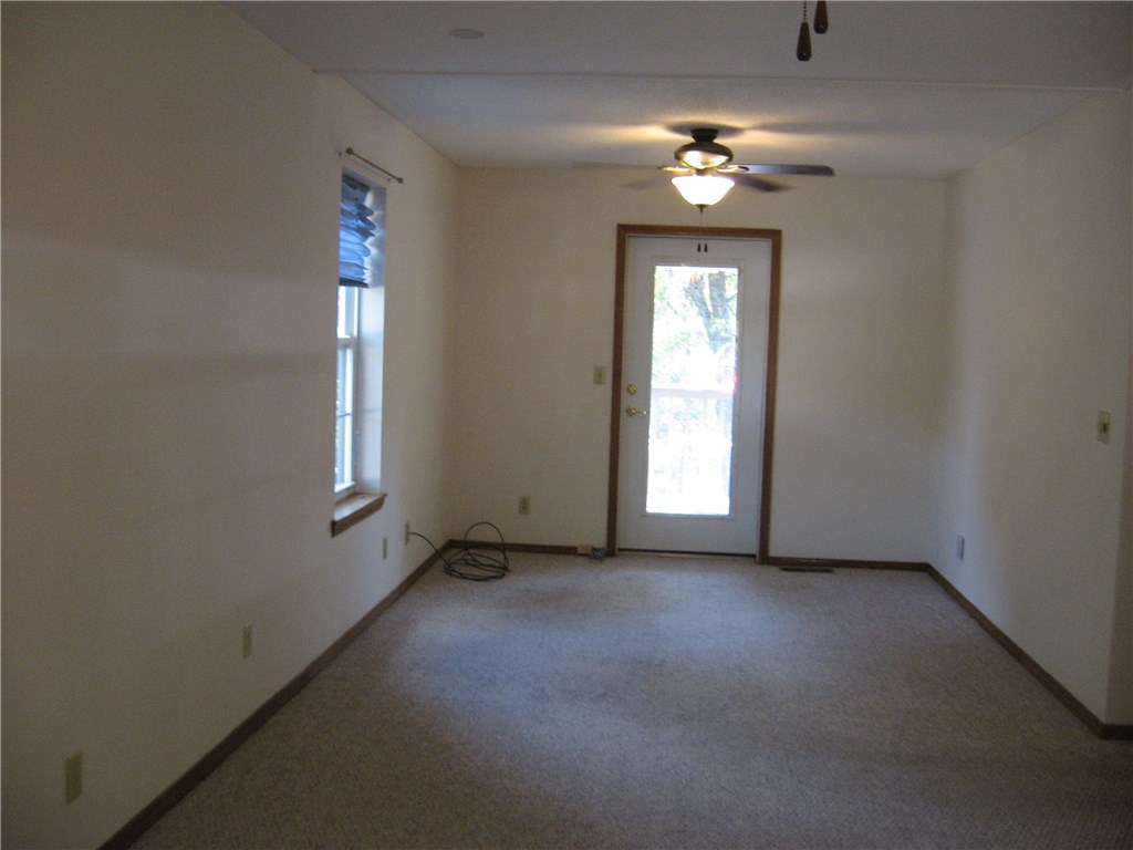 109 Jay Ln, Eureka Springs, AR 72632