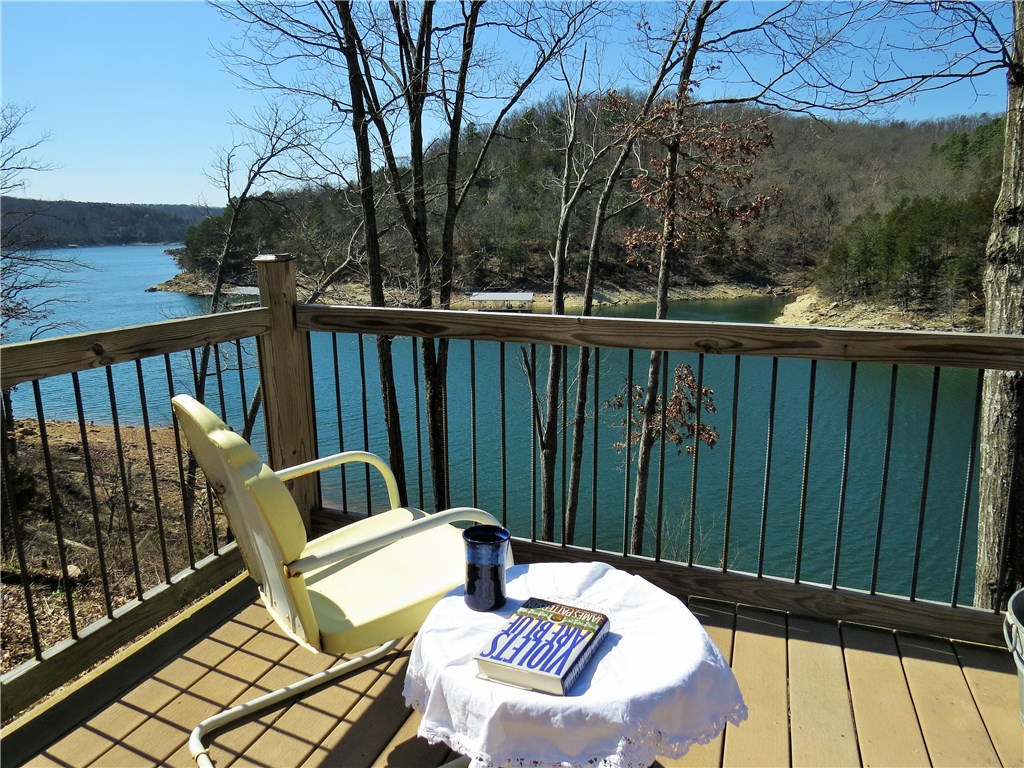 525 Bel LagoDR, Eureka Springs, AR 72632