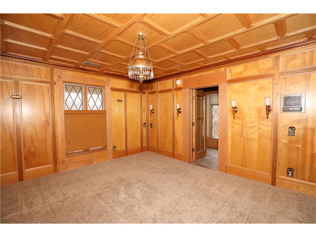 2 Kirk St, Eureka Springs, AR 72632
