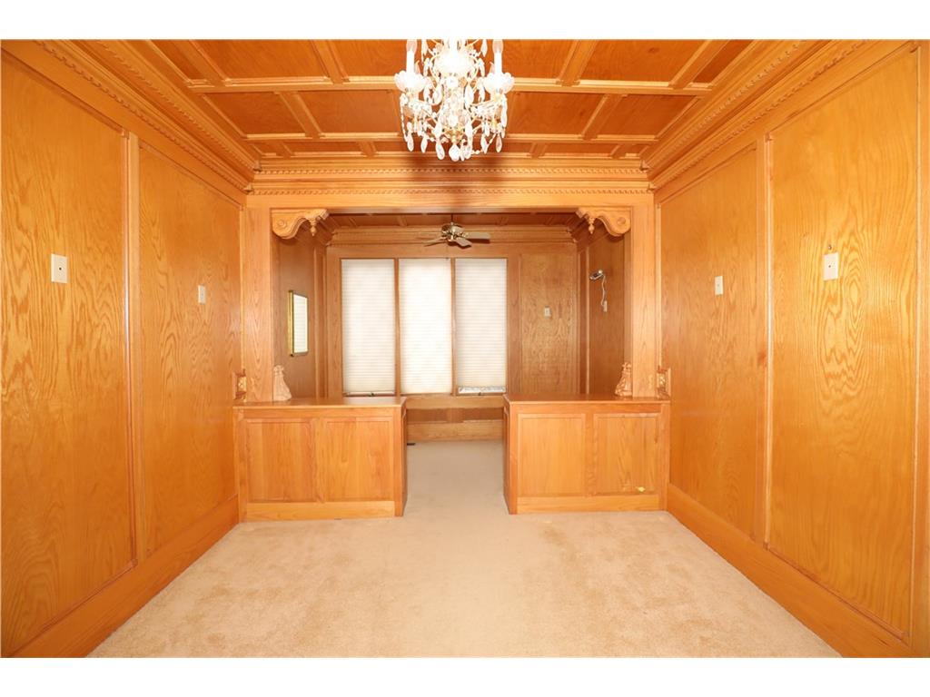 2 Kirk St, Eureka Springs, AR 72632