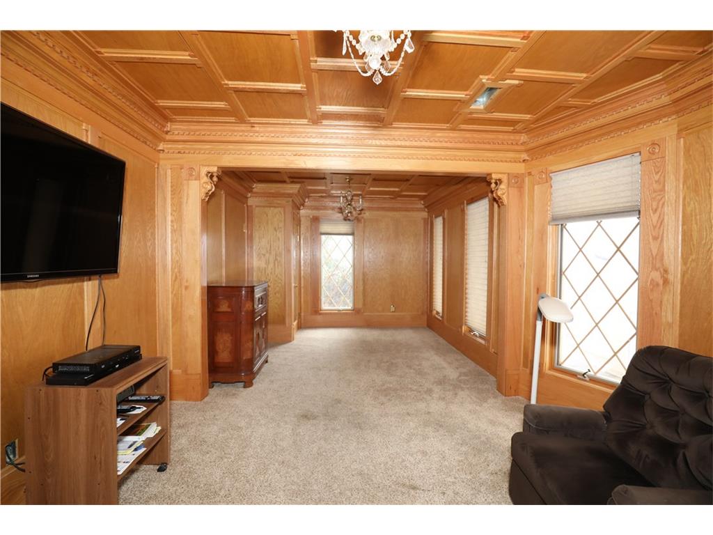 2 Kirk St, Eureka Springs, AR 72632