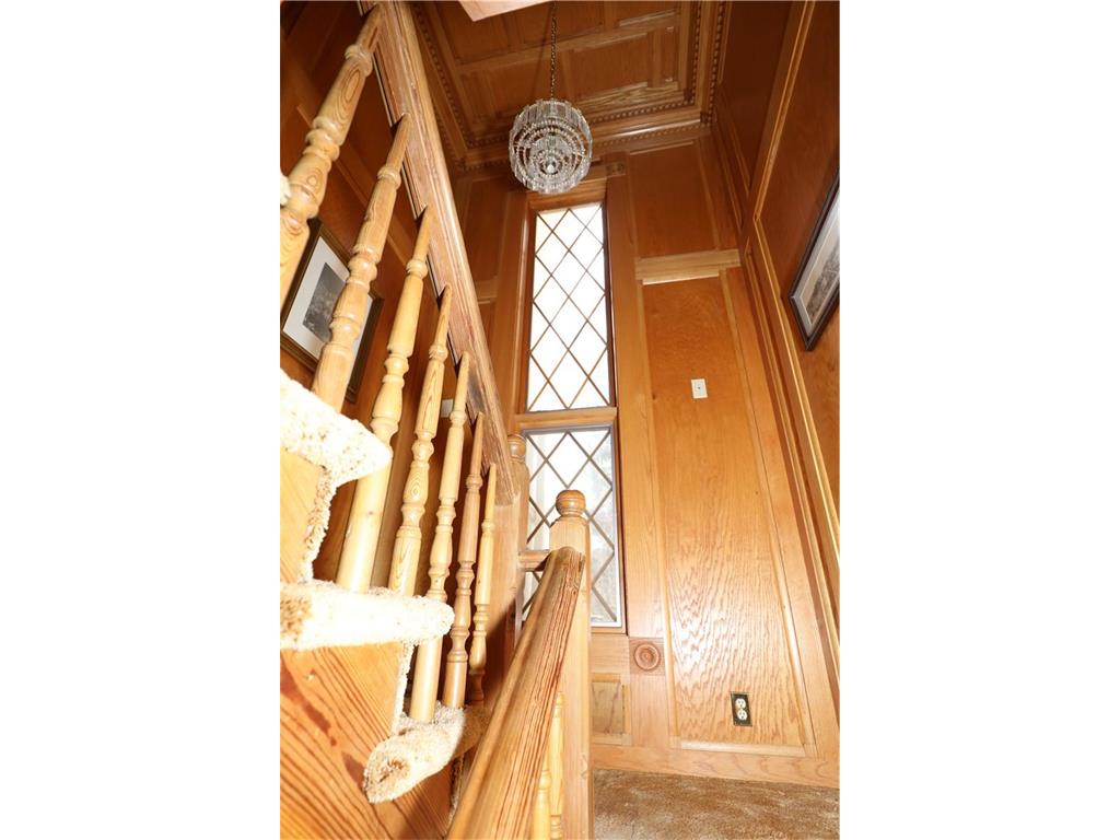 2 Kirk St, Eureka Springs, AR 72632
