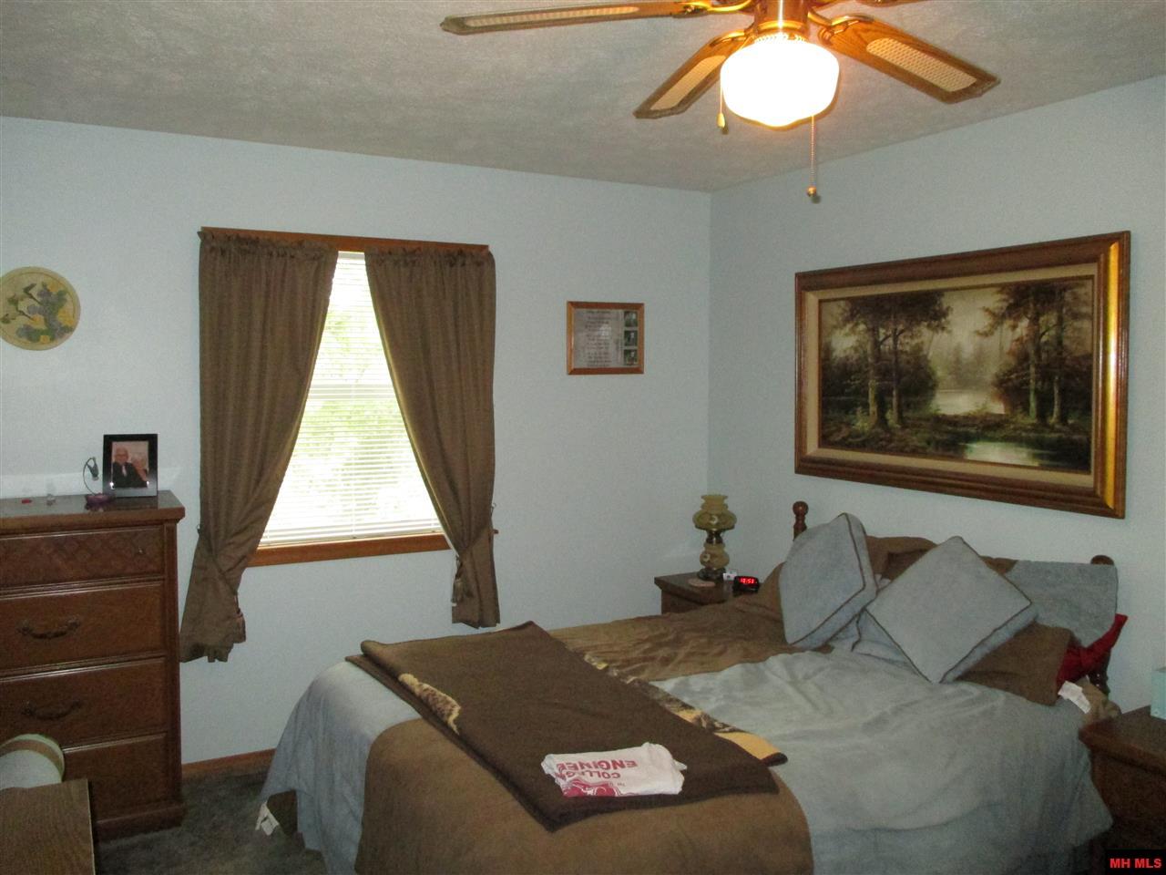 804 WALNUT STREET, Flippin, AR 72634