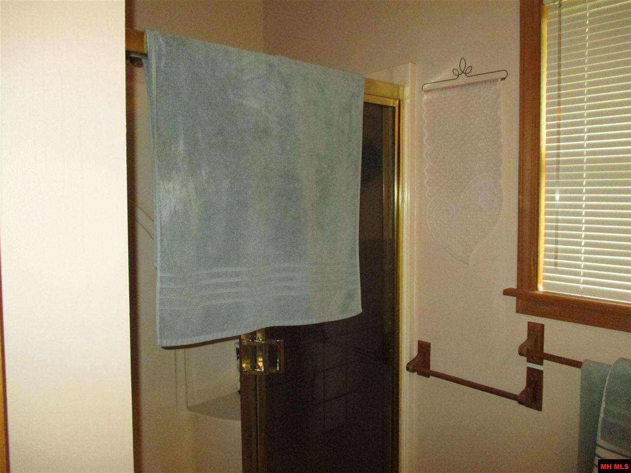 804 WALNUT STREET, Flippin, AR 72634