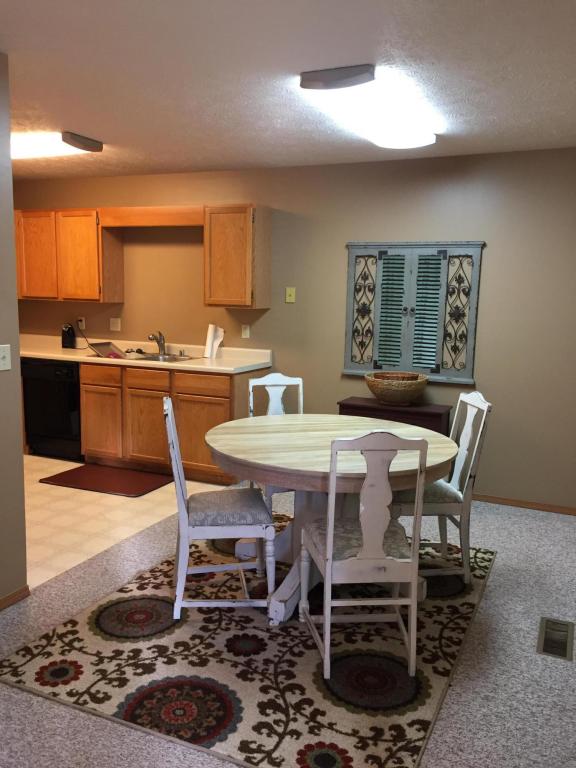 1320-1322 MEADOWBROOK Drive, Mountain Home, AR 72653