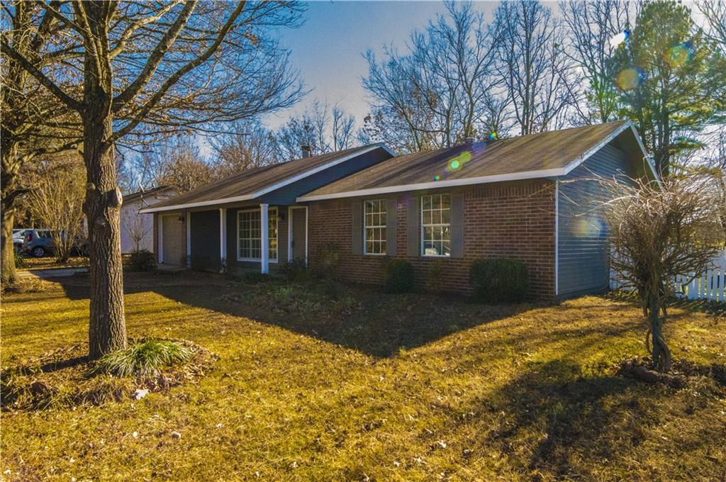 865 LorenaLN, Fayetteville, AR 72701