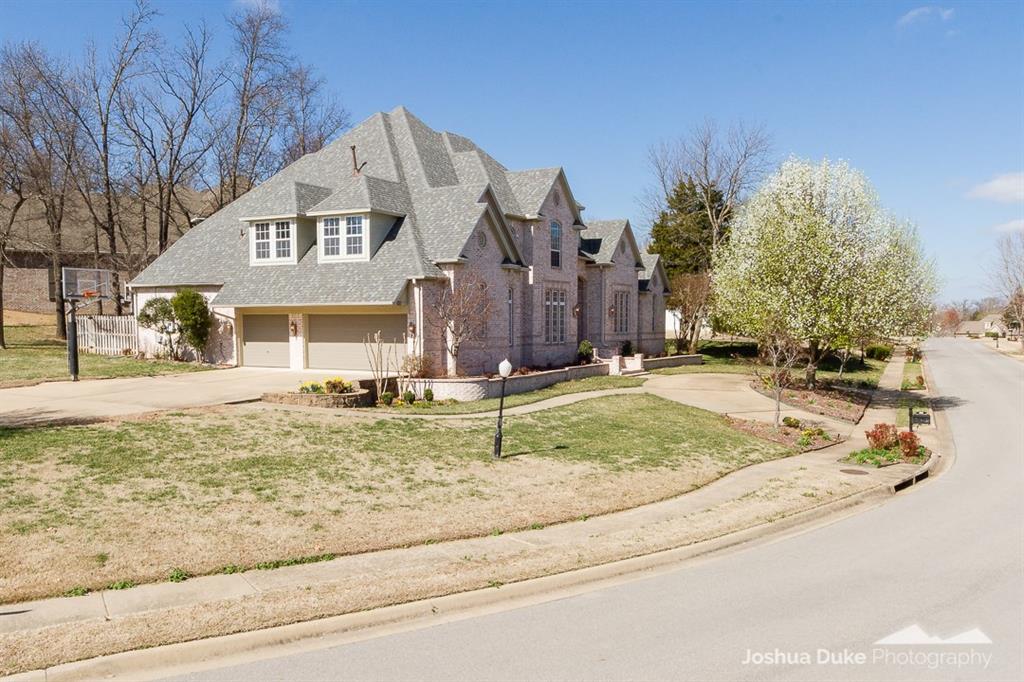 1185N AmberwoodLN, Fayetteville, AR 72701