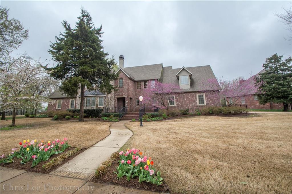 1117N SummersbyDR, Fayetteville, AR 72701