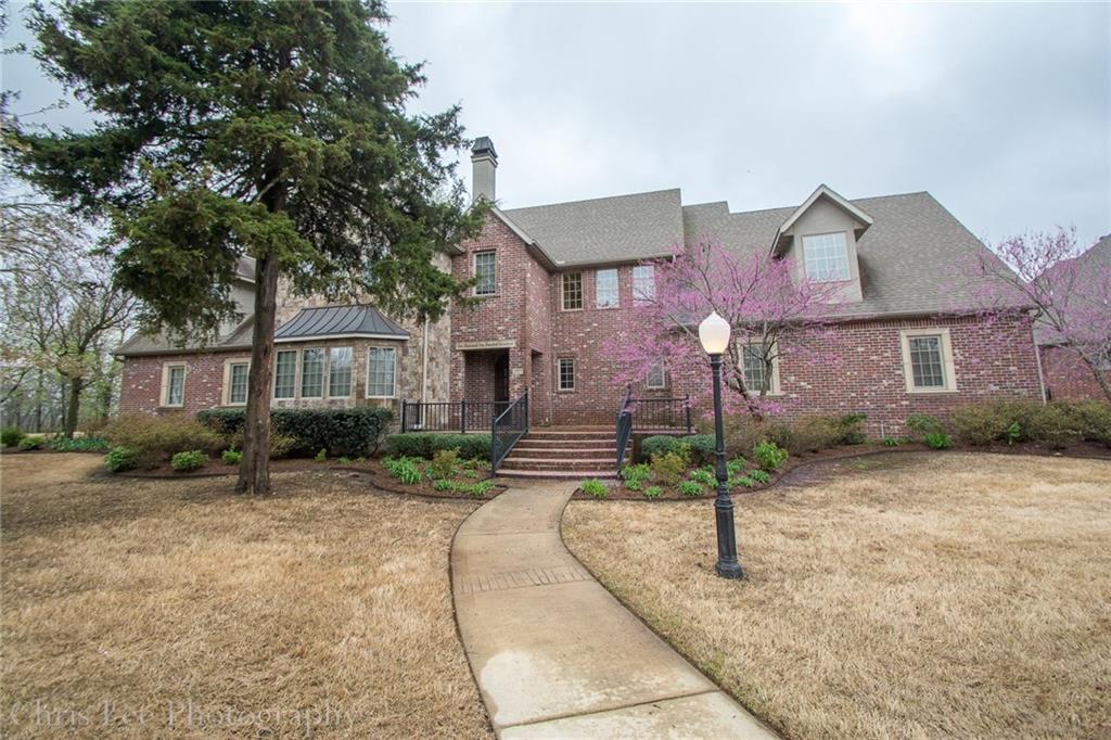 1117N SummersbyDR, Fayetteville, AR 72701