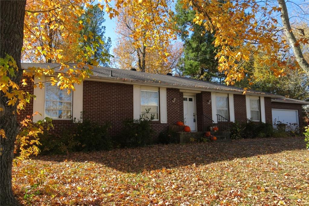 1109 Rolling HillsDR, Fayetteville, AR 72703