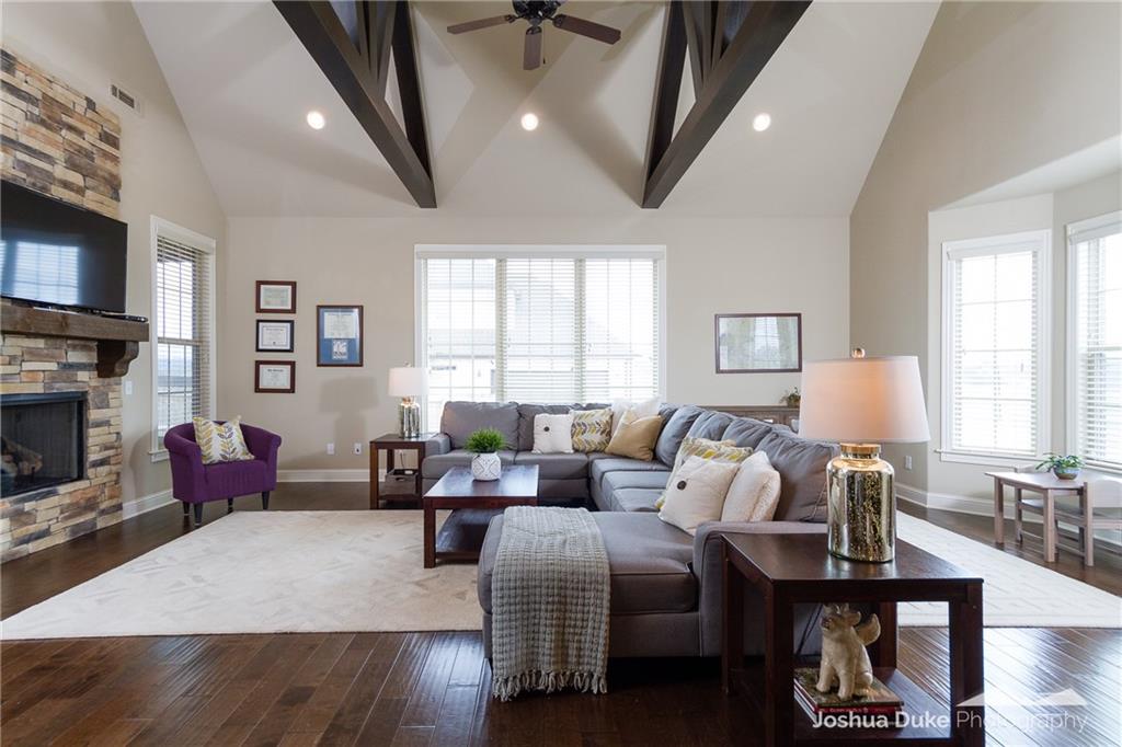 2412 BrookwaterLN, Fayetteville, AR 72703
