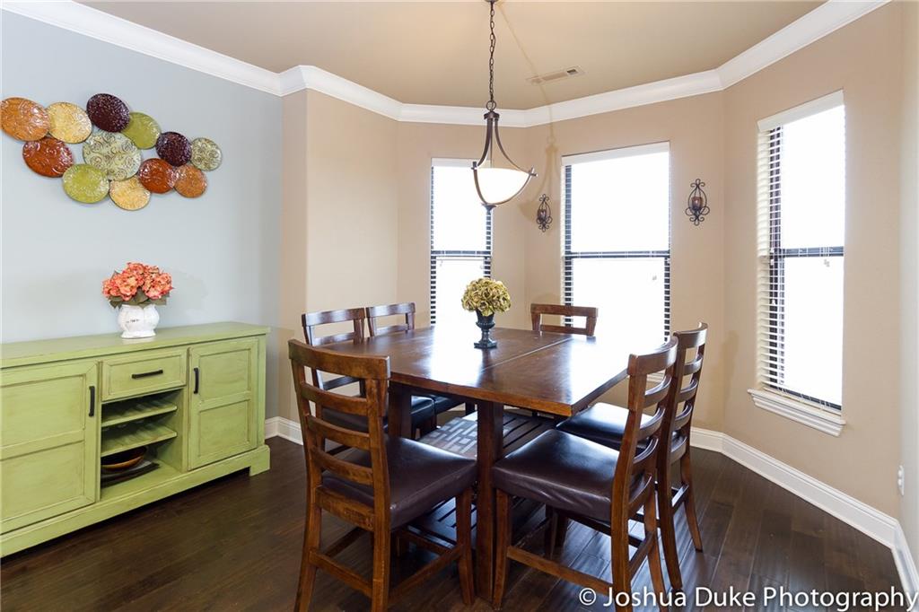 2448 BrookwaterLN, Fayetteville, AR 72703