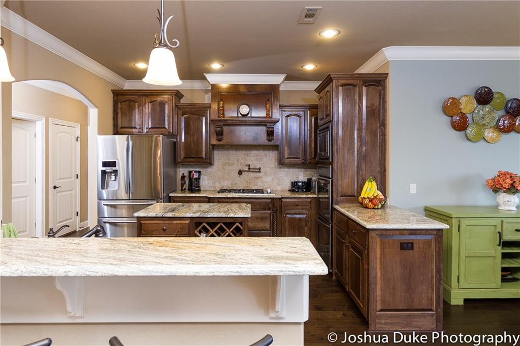 2448 BrookwaterLN, Fayetteville, AR 72703