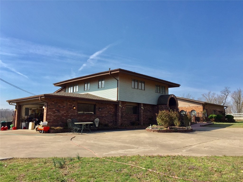 573W Reed ValleyRD, Fayetteville, AR 72704