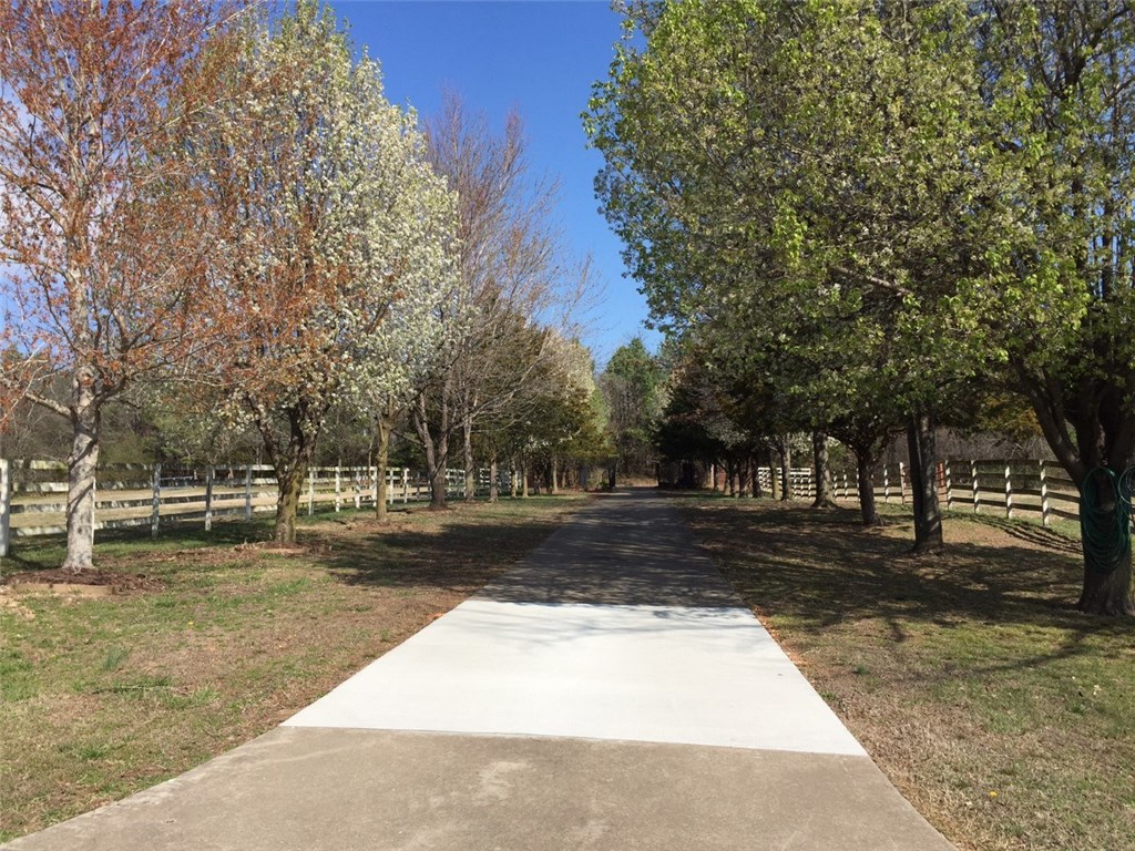 573W Reed ValleyRD, Fayetteville, AR 72704