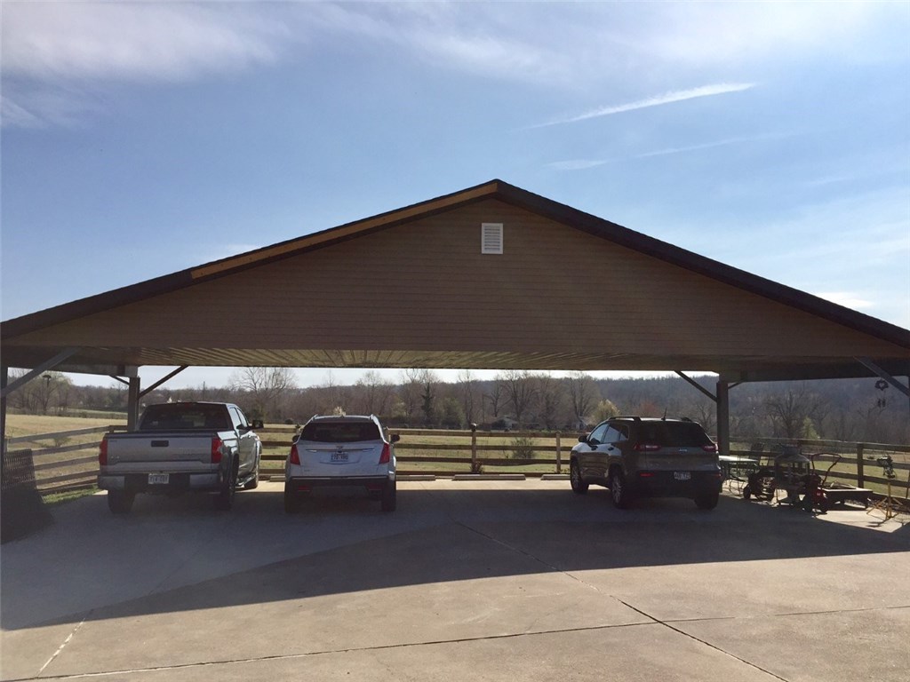 573W Reed ValleyRD, Fayetteville, AR 72704
