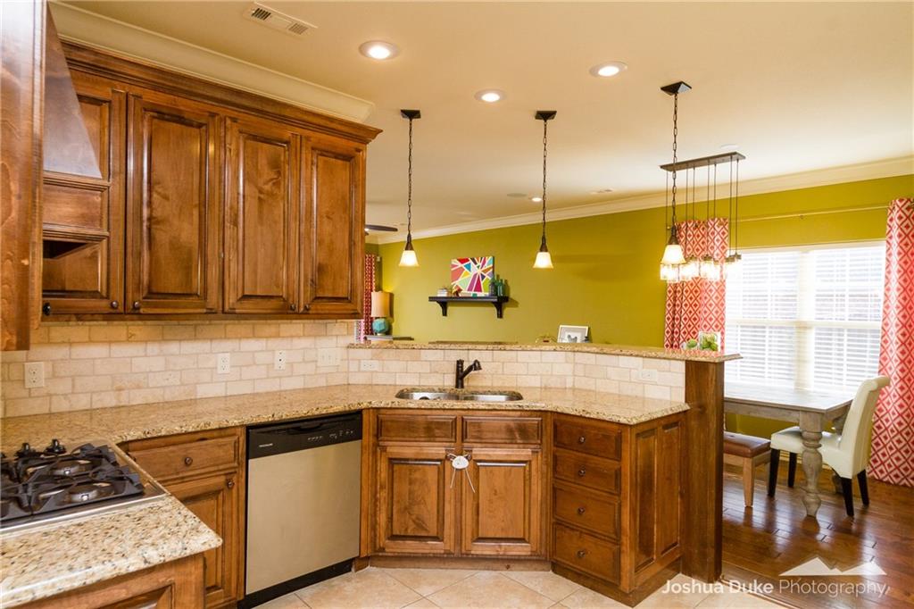 2400 CraneCT, Fayetteville, AR 72704