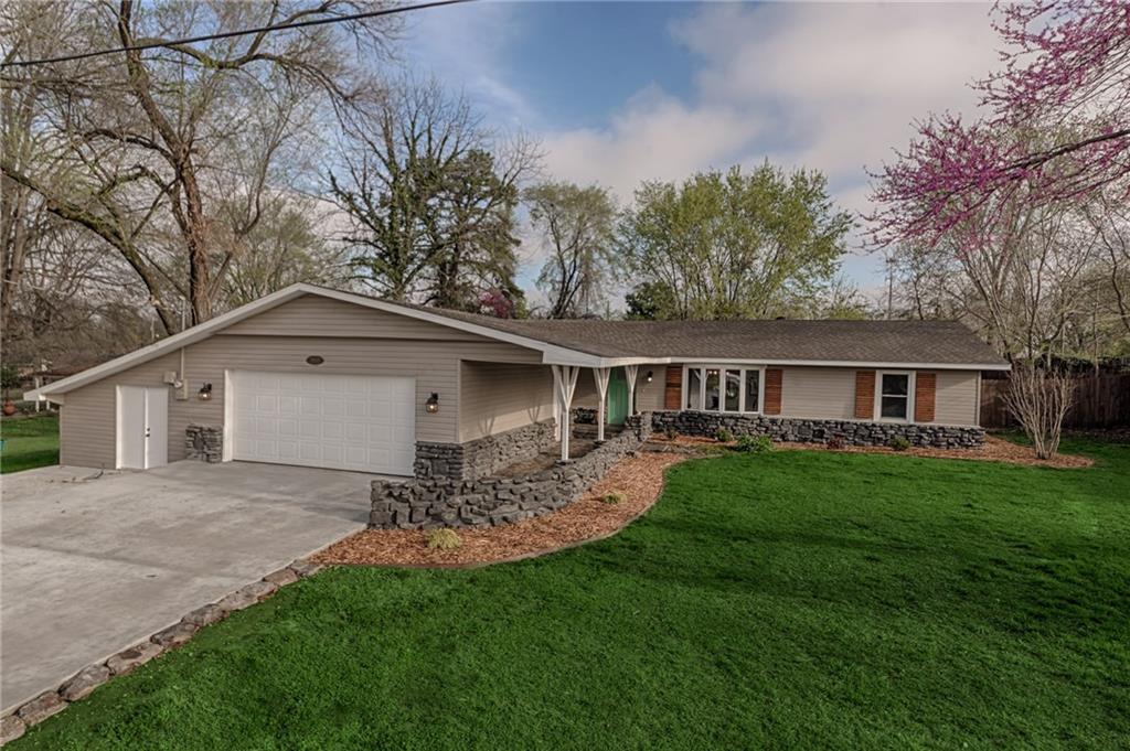 910NW 8thST, Bentonville, AR 72712