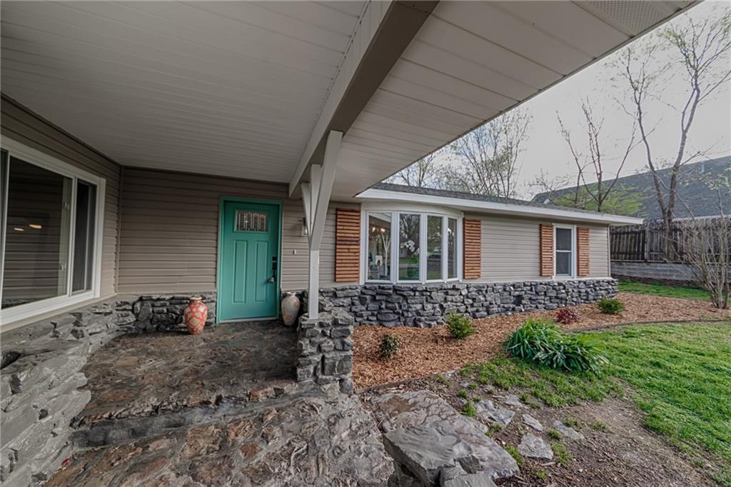 910NW 8thST, Bentonville, AR 72712