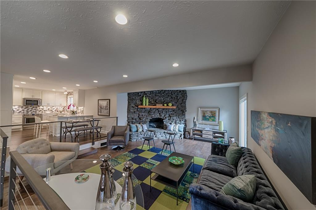 910NW 8thST, Bentonville, AR 72712