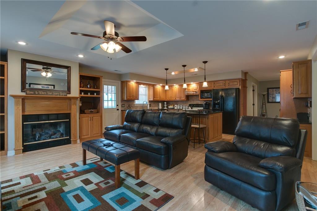 1206NE 2ndST, Bentonville, AR 72712