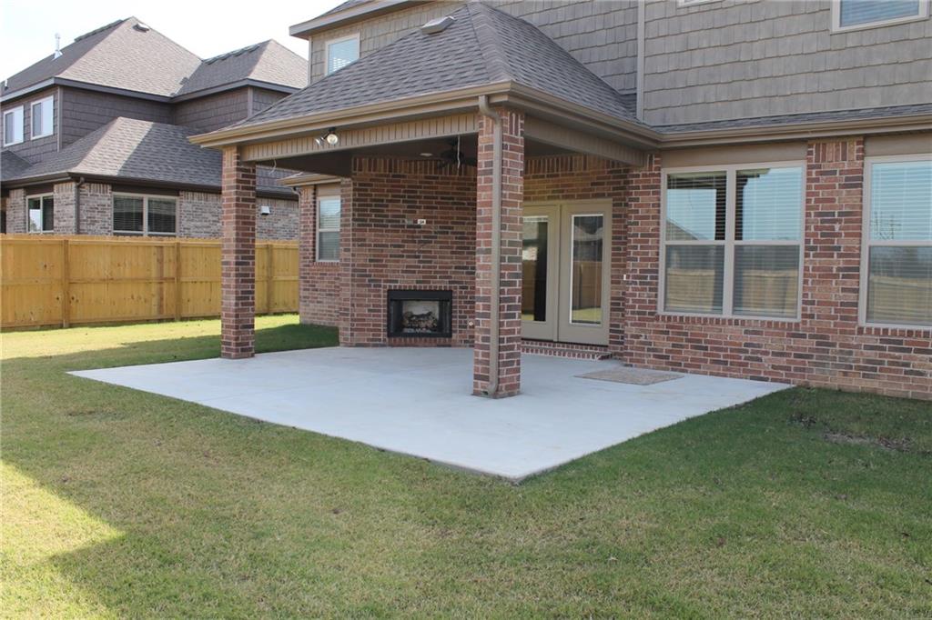 1701 HelenLN, Bentonville, AR 72712