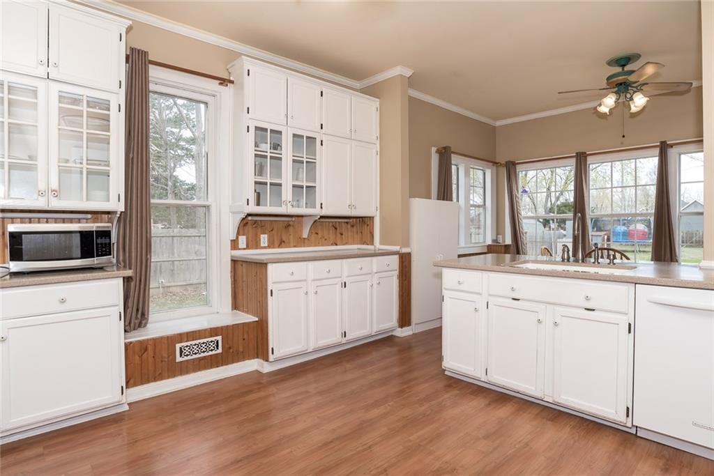 204NW 4ThST, Bentonville, AR 72712