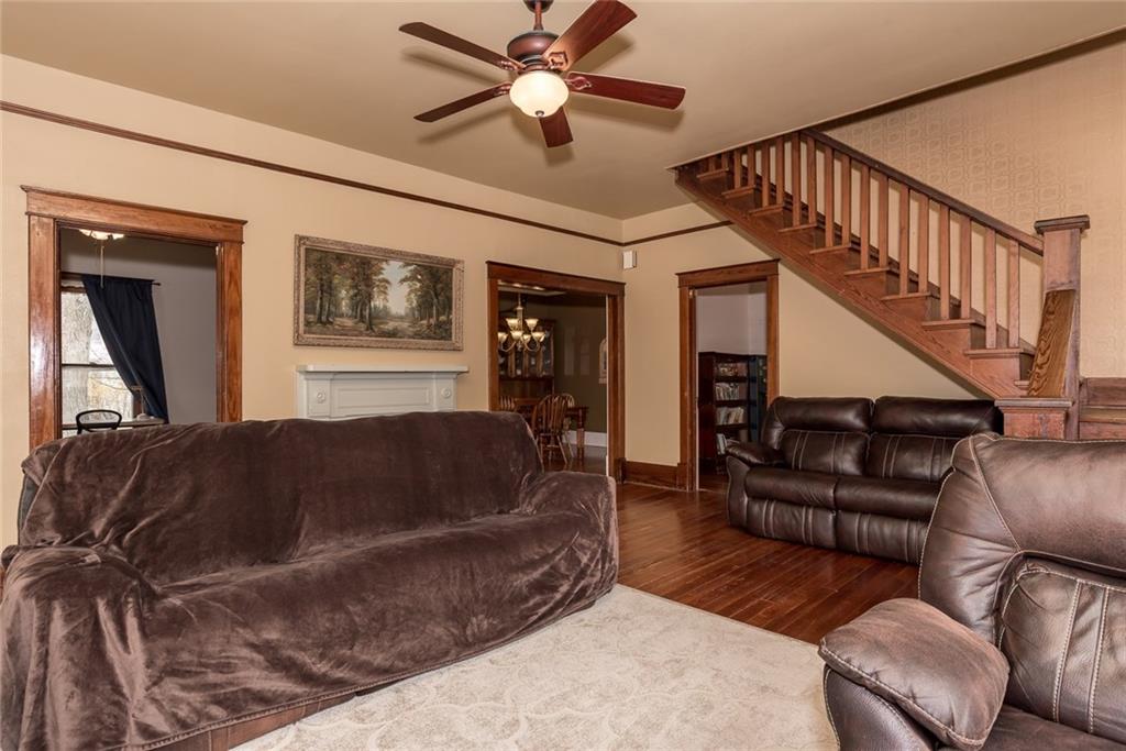 204NW 4ThST, Bentonville, AR 72712