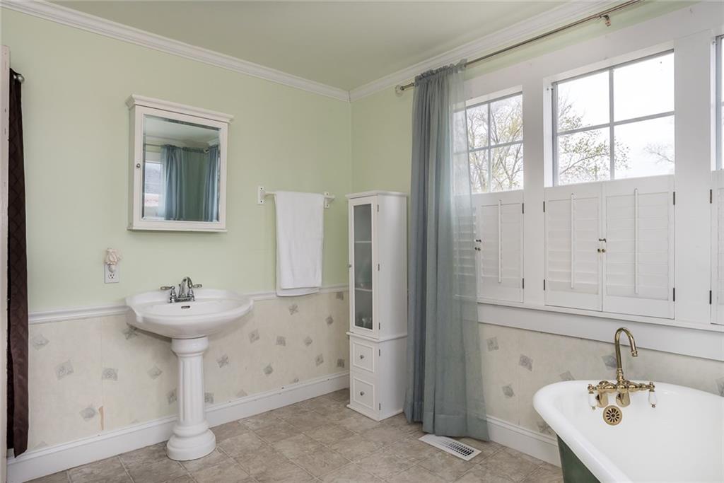 204NW 4ThST, Bentonville, AR 72712