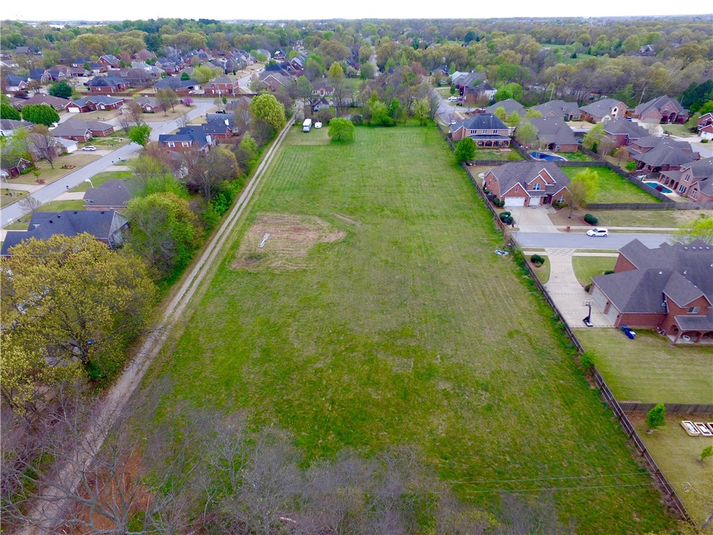 1600NW 3RdST, Bentonville, AR 72712